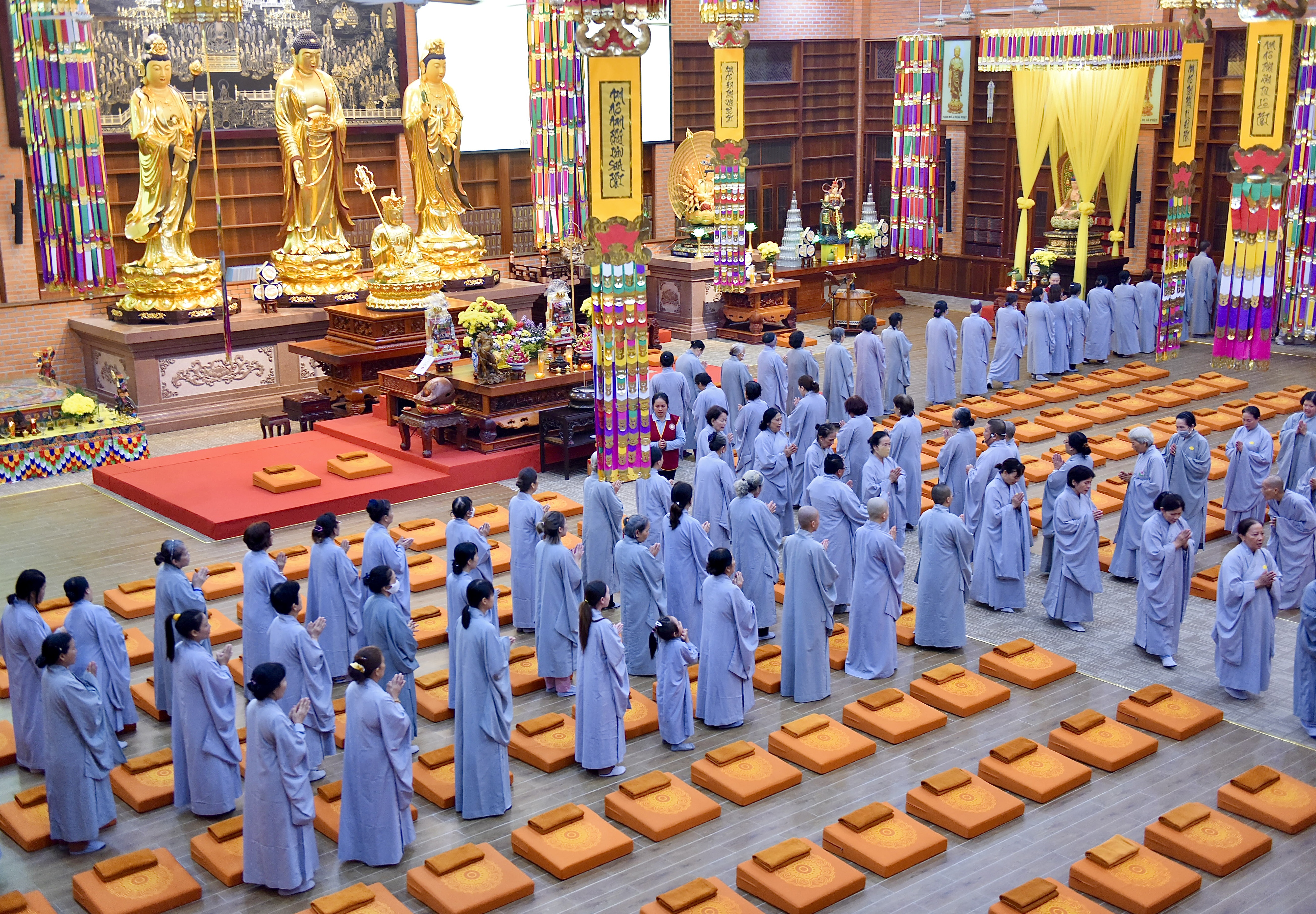 Người khiếm thị niệm Phật – “Ánh sáng” Dung hoà với ánh sáng Đức Phật A Di Đà